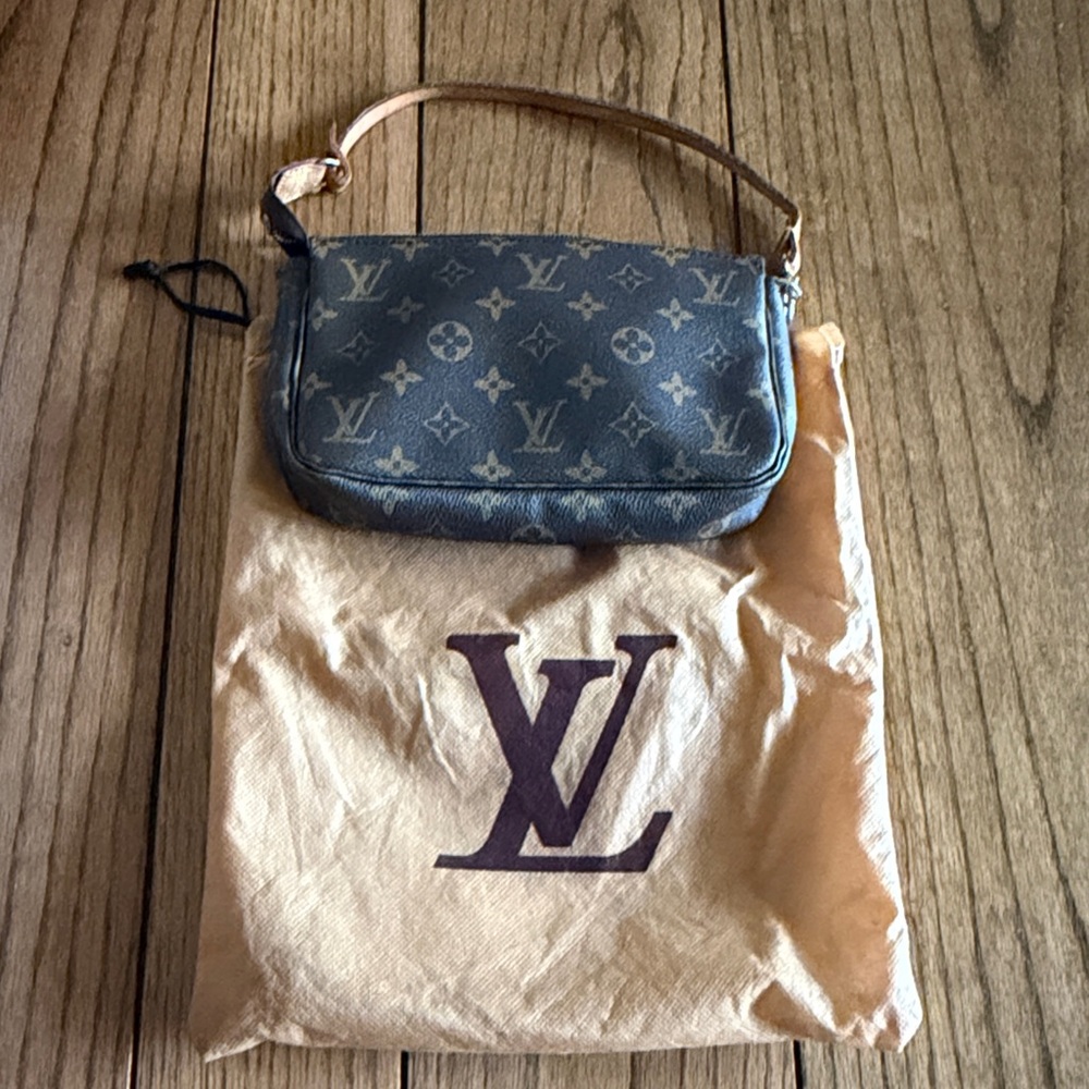 Louis Vuitton Classic Brown Monogram Shoulder Bag - Picture 13 of 16